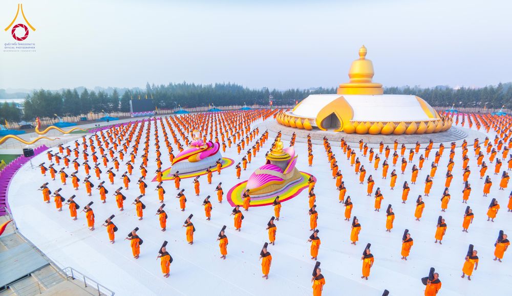 ภาพ No.299839:วันที่ 19 มกราคม พ.ศ.2569 พระธรรมยาตราปฏิบัติธรรมและถ่ายภาพหมู่ประวัติศาสตร์ ณ อนุสรณ์สถานลำดับที่ 5 สถานที่เผยแผ่วิชชาธรรมกายครั้งแรก  อนุสรณ์สถานบางปลาวัดบางปลา อ.บางเลน จ.นครปฐม ในโครงการธรรมยาตรา กตัญญูบูชา มหาปูชนียาจารย์ พระมงคลเทพมุนี(สด จนฺทสโร) 