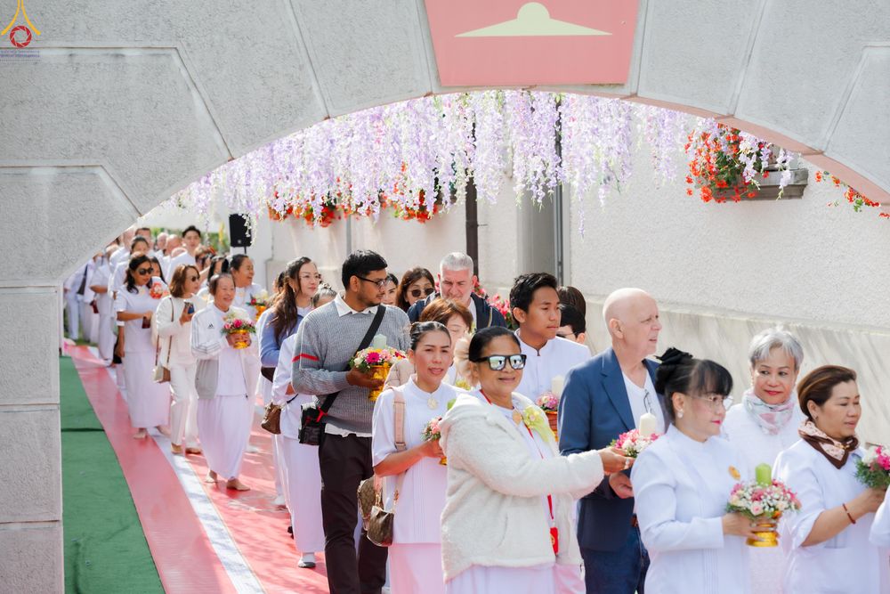 ภาพ No.286204:วันที่ 13 กรกฎาคม พ.ศ. 2568  พิธีทอดผ้าป่าฉลอง 13 ปี  วัดพระธรรมกายสวิตเซอร์แลนด์