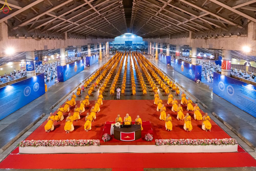 ภาพ No.280334:วันที่ 31 ธันวาคม พ.ศ.2568 -วันที่ 1 มกราคม พ.ศ.2569 พิธีฉลองชัยสวดมนต์บทธัมมจักกับปปวัตนสูตร ครบ 8,000,000,000 จบ , พิธีสวดมนต์ข้ามปี ณ วัดพระธรรมกาย