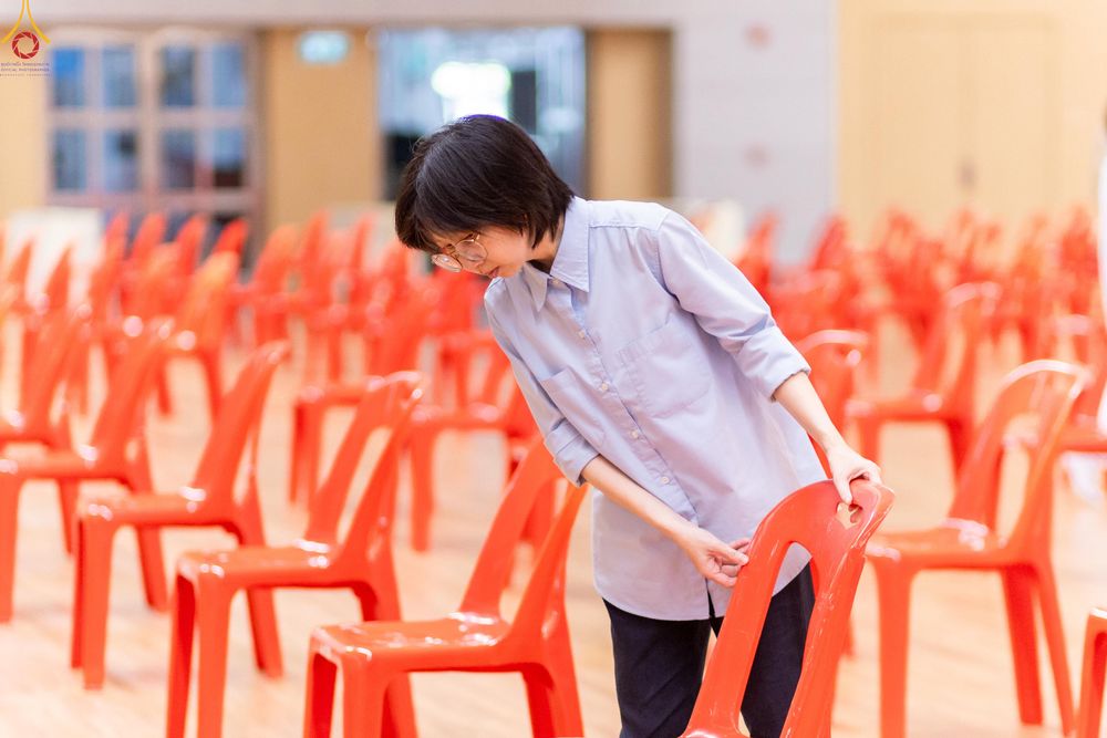 ภาพ No.322808:วันที่ 15-18 เมษายน พ.ศ.2569 การเเตรียมโต๊ะฉัน , เตรียมจุดพักค้าง , เรียงเก้าอี้ , เรียงกล่องไทยธรรม  เพื่องานถวายมหาสังฆทาน 40,000 กว่าวัดทั่วประเทศ วันคุ้มครองโลก 22 เมษายน พ.ศ.2569 วัดพระธรรมกาย