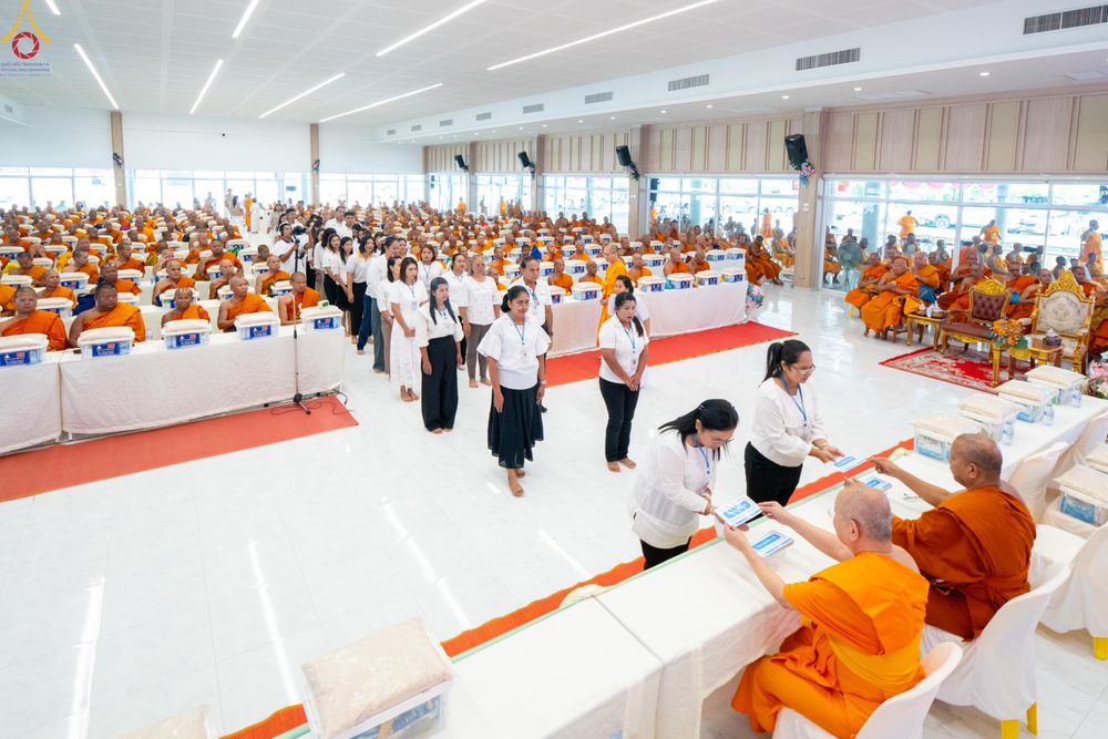 ภาพ No.328244:วันเสาร์ที่ 9 พฤษภาคม พ.ศ. 2569 พิธีตักบาตรแด่คณะสงฆ์ 323 วัด 4 จังหวัดชายแดนภาคใต้ พิธีถวายสังฆทานแด่คณะสงฆ์ 323 วัด ปีที่ 22 ครั้งที่ 185 พิธีมอบกองทุนหนุนแรงใจช่วยครูใต้ ปีที่ 19 ครั้งที่ 148 ณ ศูนย์ปฏิบัติธรรมภาคใต้