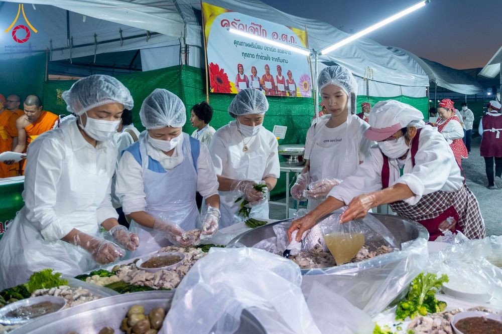 ภาพ No.292247:วันที่ 11 มกราคม พ.ศ. 2569 พิธีถวายภัตตาหารเป็นสังฆทาน แด่พระธรรมยาตรา ในโครงการธรรมยาตรา กตัญญูบูชา มหาปูชนียาจารย์ พระมงคลเทพมุนี(สด จนฺทสโร) พระผู้ปราบมาร อนุสรณ์สถาน 7 แห่ง ปีที่ 14 ณ  อนุสรณ์สถานลำดับที่ 2  สถานที่ตั้งมโนปณิธานบวชตลอดชีวิต อนุสรณ์สถ