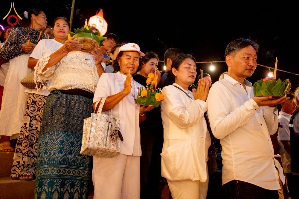 ภาพ No.266239:วันพุธที่ 5 พฤศจิกายน พ.ศ. 2568 (วันพระ ขึ้น 15 ค่ำ เดือน 12) พิธีจุดประทีปโคมลาน, โคมลอย และลอยกระทง ถวายประทีปเป็นพุทธบูชา สร้างความสว่างไสวให้กับแผ่นดินด้วยแสงธรรม ณ พุทธอุทยานนานาชาติ จังหวัดหนองคาย