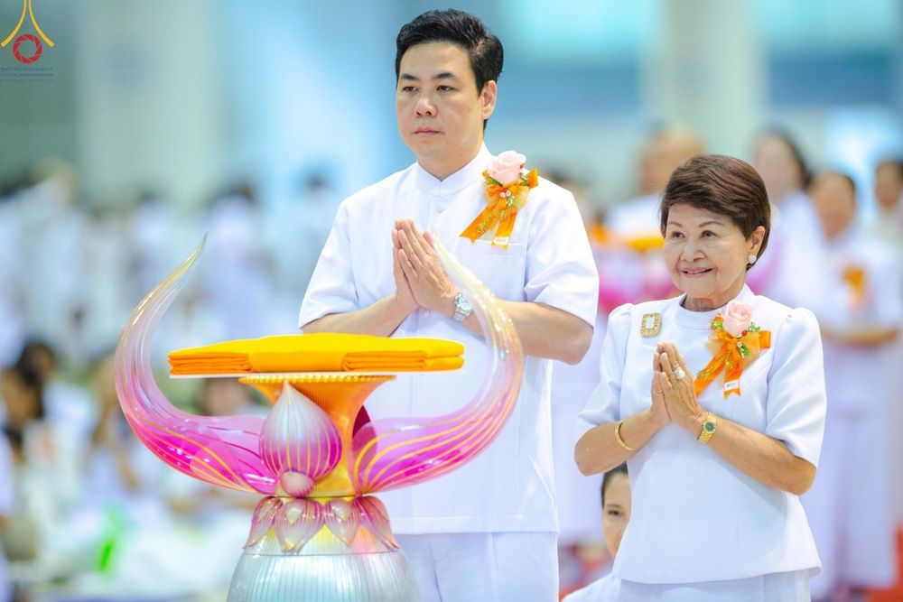 ภาพ No.178107:พิธีทอดผ้าป่าต้นสมบัติจักรพรรดิ ในวันอาทิตย์ที่ 1 ธันวาคม พ.ศ. 2567 ณ สภาธรรมกายสากล วัดพระธรรมกาย
