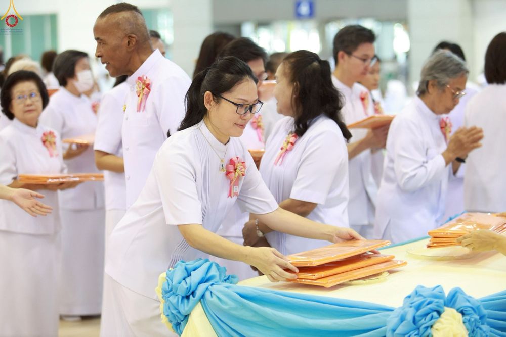 ภาพ No.251696:วันที่ 10 ตุลาคม พ.ศ. 2568 พิธีทอดผ้าป่าสมทบกฐินวัดพระธรรมกาย และสมทบกฐิน 30,000 กว่าวัดทั่วประเทศ ครั้งที่ 3 ณ สภาธรรมกายสากล วัดพระธรรมกาย