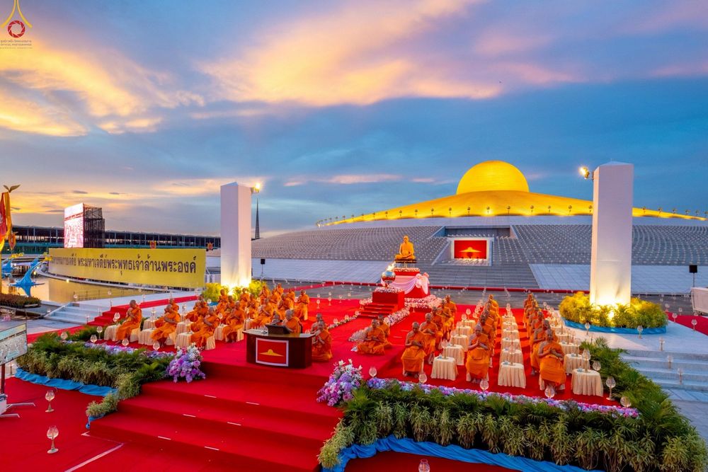 ภาพ No.253031:วันที่ 10 ตุลาคม พ.ศ. 2568 พิธีปลูกต้นทรัพย์บานชื่น ณ ลานธรรม วัดพระธรรมกาย