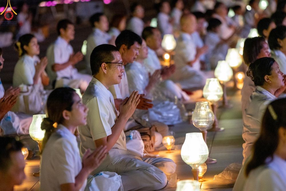 ภาพ No.279370:พิธีจุดวิสาขประทีป พิธีเวียนประทักษิณ ในวันวิสาขบูชา พุธที่ 22 พฤษภาคม พ.ศ. 2567 ( วันพระขึ้น 15 ค่ำ เดือน 6 ) ณ ลานธรรม พระมหาธรรมกายเจดีย์ วัดพระธรรมกาย จ.ปทุมธานี