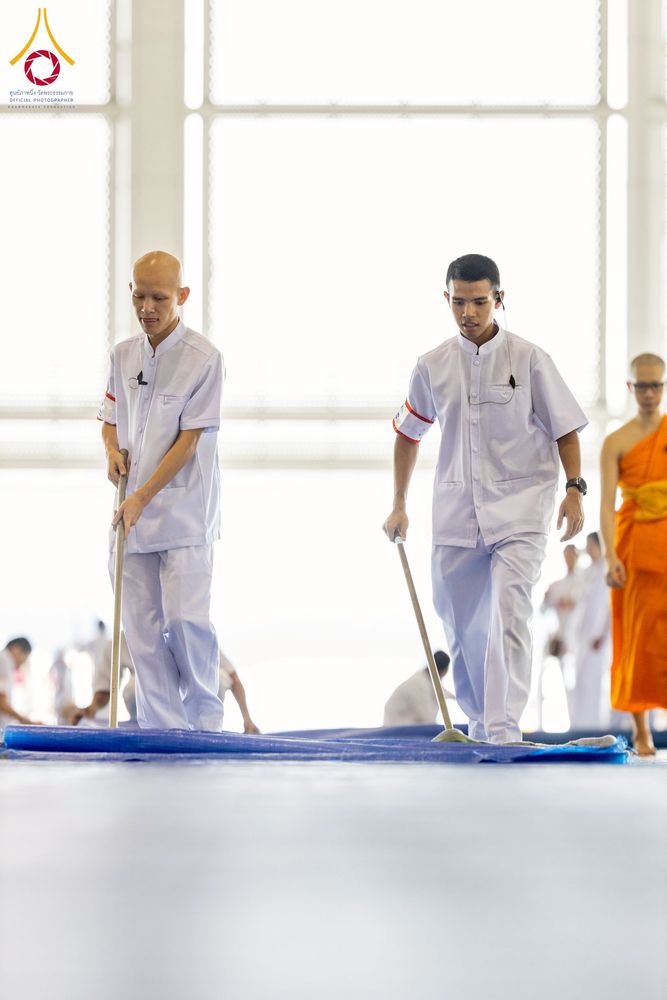 ภาพ No.256918:วันที่ 5 ตุลาคม พ.ศ. 2568 พิธีตักบาตร ข้าวสารอาหารแห้ง ณ บ้านแก้วเรือนทองคุณยายฯ สภาธรรมกายสากล วัดพระธรรมกาย