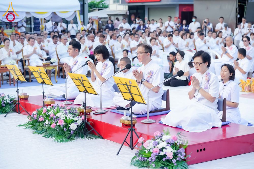 ภาพ No.313929:วันอาทิตย์ที่ 14 มีนาคม พ.ศ. 2569 ทำบุญเมืองหาดใหญ่ตักบาตรพระ 1,109 รูป เติมบุญใหญ่ หลังวิกฤตมหาอุทกภัย ณ ซุ้มประตูไชน่าทาวน์ ถนนศุภสารรังสรรค์ อ.หาดใหญ่ จ.สงขลา