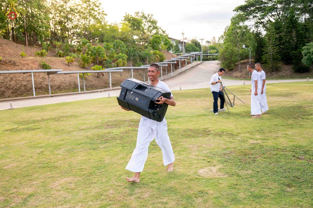 ภาพ No.341052:วันที่ 26 กรกฎาคม พ.ศ. 2569 โครงการพัฒนาคุณธรรม จริยธรรม สำหรับนักเรียนนายสิบตำรวจ (นสต.) รุ่นที่ 17 ศูนย์ฝึกอบรมตำรวจภูธรภาค 1 ได้จัดกิจกรรม ตักบาตรเพื่อน้อมอุทิศถวายเพื่อเป็นพระราชกุศลฯ  และปฏิบัติธรรม ติวธรรมมะ ณ ศูนย์ปฏิบัติธรรมเวิล์ดพีช วัลเล่ย์ (Wo