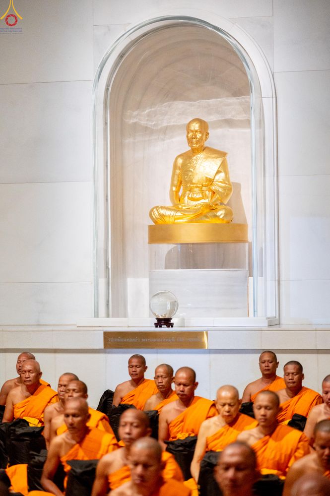 ภาพ No.288381:วันที่ 4 มกราคม พ.ศ. 2569 พระธรรมยาตราปฏิบัติธรรม และถ่ายภาพหมู่ประวัติศาสตร์ ในโครงการธรรมยาตรา กตัญญูบูชา มหาปูชนียาจารย์ พระมงคลเทพมุนี(สด จนฺทสโร) พระผู้ปราบมาร อนุสรณ์สถาน 7 แห่ง ปีที่ 14 ณ อนุสรณ์สถานมหาวิหารพระมงคลเทพมุนี (โลตัสแลนด์) อ.สองพี่น้อง