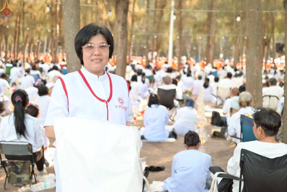 ภาพ No.301432:ภาพเบื้องหลังอาสาสมัครรวมใจ ชุดที่ 4 ในโครงการธรรมยาตรา กตัญญูบูชา มหาปูชนียาจารย์ พระมงคลเทพมุนี(สด จนฺทสโร) พระผู้ปราบมาร อนุสรณ์สถาน 7 แห่ง ปีที่ 14