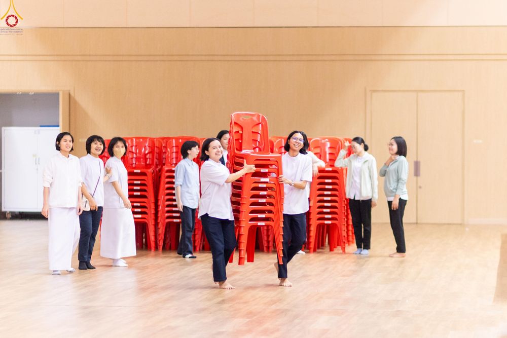 ภาพ No.322765:วันที่ 15-18 เมษายน พ.ศ.2569 การเเตรียมโต๊ะฉัน , เตรียมจุดพักค้าง , เรียงเก้าอี้ , เรียงกล่องไทยธรรม  เพื่องานถวายมหาสังฆทาน 40,000 กว่าวัดทั่วประเทศ วันคุ้มครองโลก 22 เมษายน พ.ศ.2569 วัดพระธรรมกาย