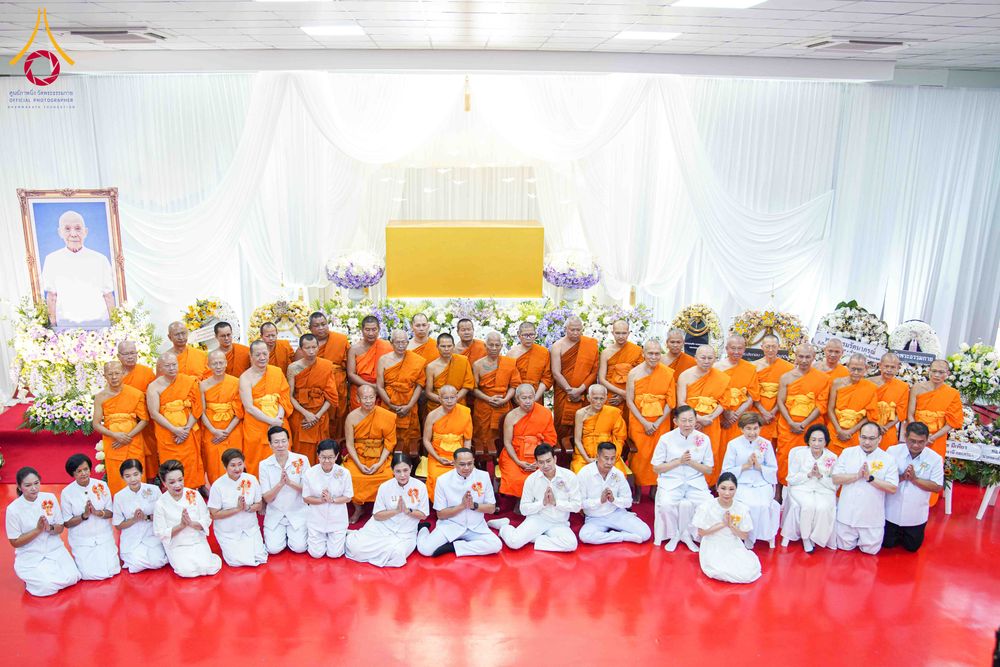 ภาพ No.316150:วันศุกร์ที่ 27 มีนาคม พ.ศ. 2569 พิธีบำเพ็ญกุศล คุณพ่อณรงค์ จินตมากุล  สิริอายุ 99 ปี 11 เดือน โยมบิดา พระครูปลัดรัตนวีรวัฒน์ (รังสฤษดิ์ อิทฺธิจินตโก) ที่ปรึกษาเจ้าคณะจังหวัดปทุมธานี เจ้าอาวาสวัดพระธรรมกาย  ณ ห้องปลูกศรัทธา 2 วัดพระธรรมกาย ปทุมธานี