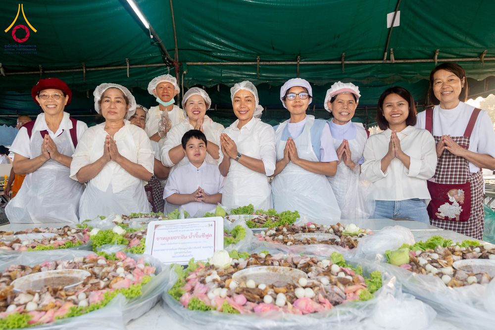 ภาพ No.297854:วันที่ 19 มกราคม พ.ศ. 2569 พิธีถวายภัตตาหารเป็นสังฆทาน แด่พระธรรมยาตรา ณ อนุสรณ์สถานบางปลา วัดบางปลา อำเภอบางเลน จังหวัดนครปฐม ในโครงการธรรมยาตรา กตัญญูบูชา มหาปูชนียาจารย์ พระมงคลเทพมุนี(สด จนฺทสโร) พระผู้ปราบมาร อนุสรณ์สถาน 7 แห่ง ปีที่ 14