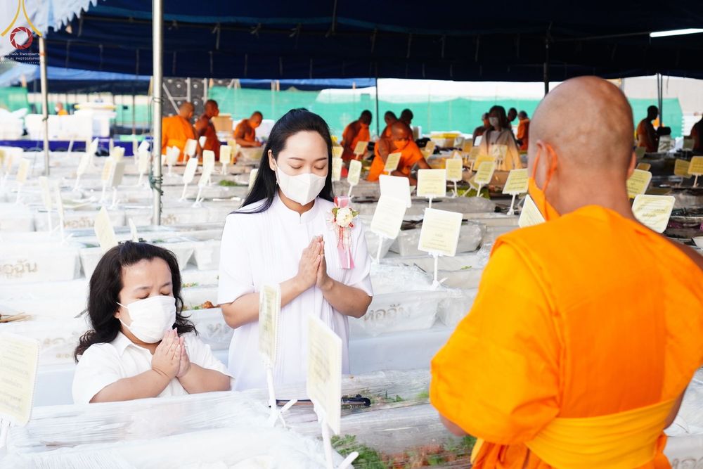 ภาพ No.73910:พิธีถวายภัตตาหารเป็นสังฆทาน แด่คณะพระธรรมยาตราฯ ในโครงการธรรมยาตรากตัญญูบูชา มหาปูชนียาจารย์ พระมงคลเทพมุนี(สด จนฺทสโร) พระผู้ปราบมาร อนุสรณ์สถาน 7 แห่ง ปีที่ 11 วันที่ 23 มกราคม พ.ศ. 2566