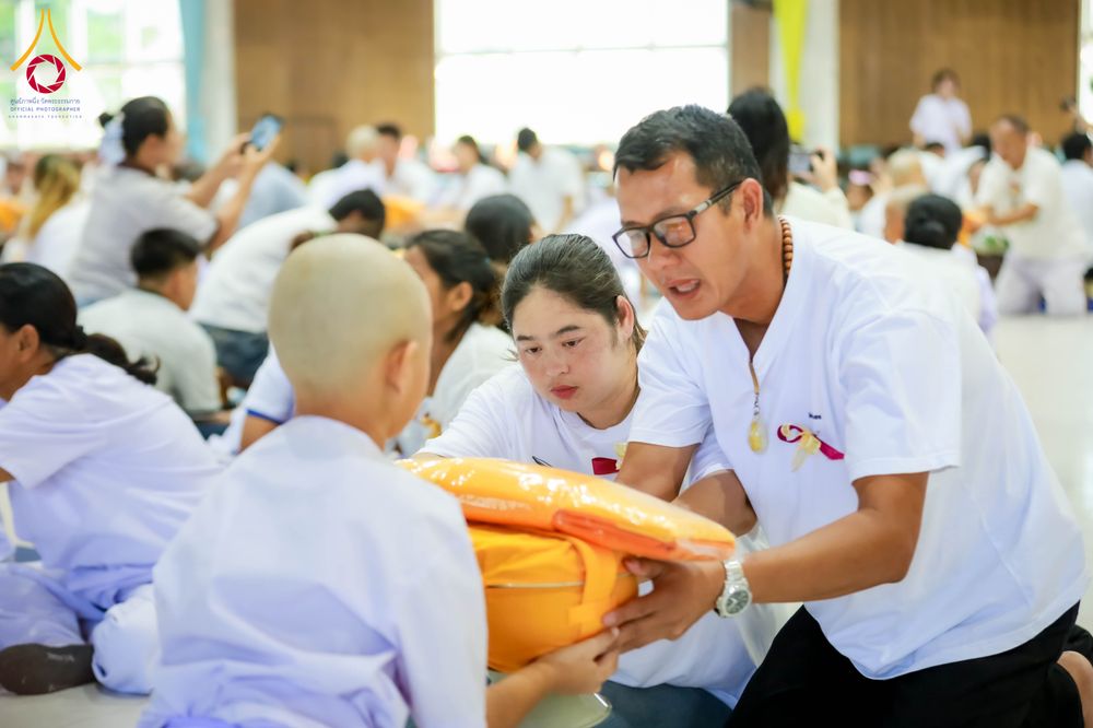 ภาพ No.317480:วันอาทิตย์ ที่ 29 มีนาคม พ.ศ.2569  พิธีปลงผม , พิธีขอขมามอบบาตรและผ้าไตร , พิธีบรรพชา ณ ศูนย์ปฏิบัติธรรมสมุทรปราการ จำนวน 42 รูป