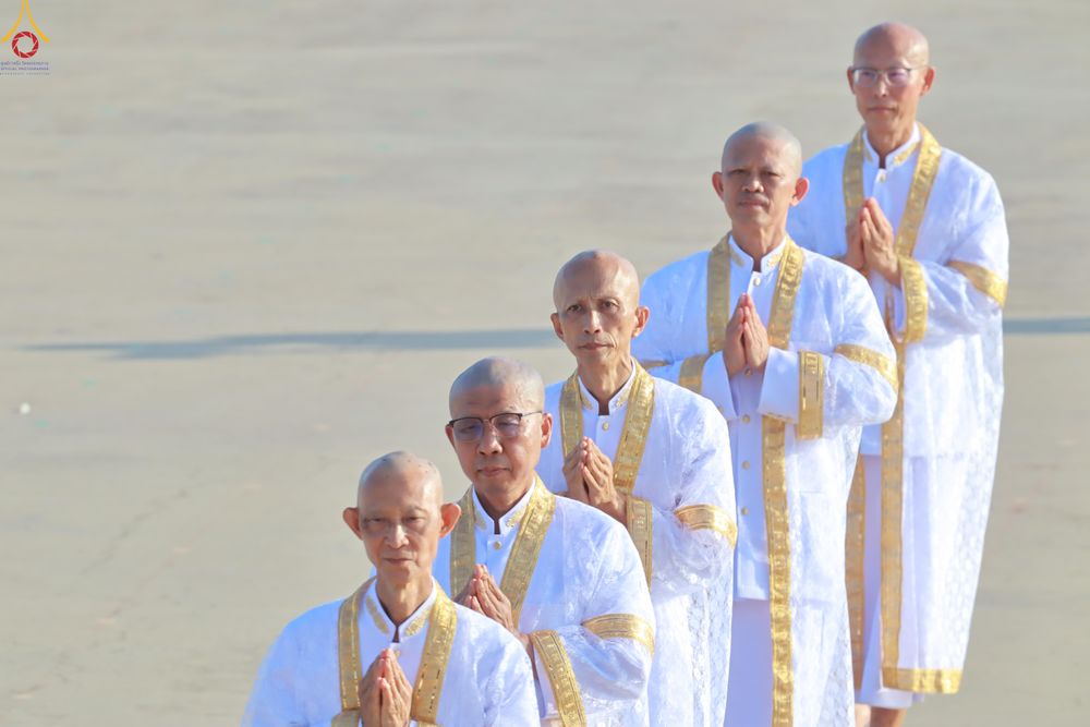 ภาพ No.330461:วันวิสาขบูชา อาทิตย์ที่ 31 พฤษภาคม พ.ศ.2569 พิธีเวียนประทักษิณ และพิธีวันทาเจดีย์ ณ พระมหาธรรมกายเจดีย์ วัดพระธรรมกาย จังหวัดปทุมธานี