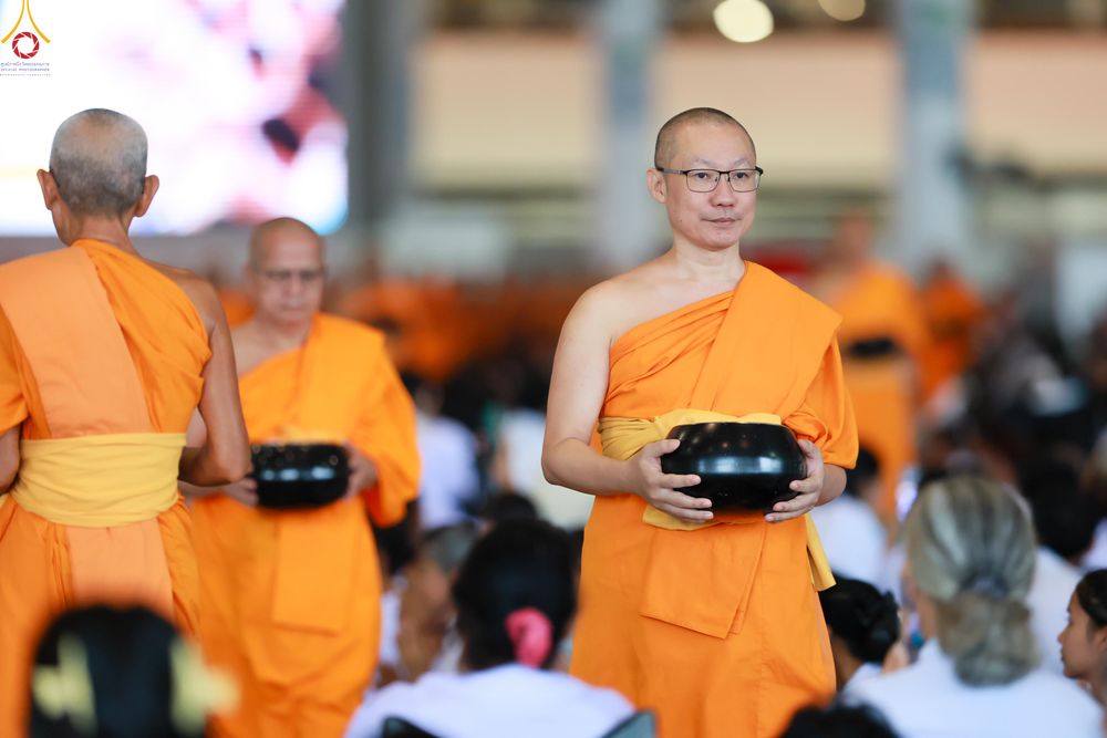 ภาพ No.337638:วันอาทิตย์ต้นเดือน 5 กรกฎาคม พ.ศ.2569 พิธีตักบาตรข้าวสารอาหารแห้ง  ณ บ้านแก้วเรือนทองคุณยายฯ วัดพระธรรมกาย