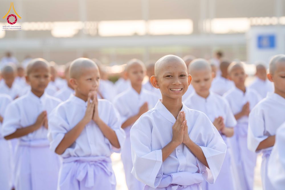 ภาพ No.319421:วันเสาร์ที่ 4 เมษายน พ.ศ.2569 พิธีขอขมา มอบผ้าไตร และถวายบาตรแด่นาคธรรมทายาท ในโครงการบรรพชาสามเณรฟื้นฟูพระพุทธศาสนาทั่วไทย โครงการหน่อแก้วเปรียญธรรม รุ่นที่ 14 โครงการสามเณรยุวธรรมทายาท รุ่นที่ 34 โครงการสามเณรมัชฌิมธรรมทายาท รุ่นที่ 30 ณ สภาธรรมกายสากล