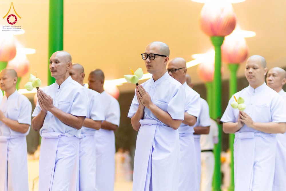 ภาพ No.298081:วันเสาร์ที่ 17 มกราคม พ.ศ. 2569 พิธีบรรพชาอุปสมบท โครงการอุปสมบทหมู่ บูชาธรรมครบ 117 ปี คุณยายอาจารย์มหารัตนอุบาสิกาจันทร์ ขนนกยูง  ณ อุโบสถพระไตรปิฎก วัดพระธรรมกาย