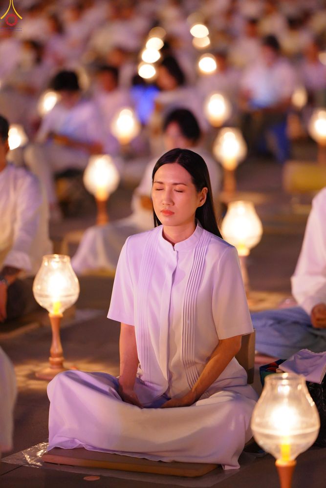 ภาพ No.308077:วันที่ 31 มกราคม พ.ศ. 2569 พิธีจุดประทีปธรรมถวายเป็นพุทธบูชา  และบูชาธรรมมหาปูชนียาจารย์ (ภาพชุดที่ 3) ณ วัดพระธรรมกาย ปทุมธานี ในโครงการธรรมยาตรา กตัญญูบูชา มหาปูชนียาจารย์ พระมงคลเทพมุนี(สด จนฺทสโร) พระผู้ปราบมาร อนุสรณ์สถาน 7 แห่ง ปีที่ 14