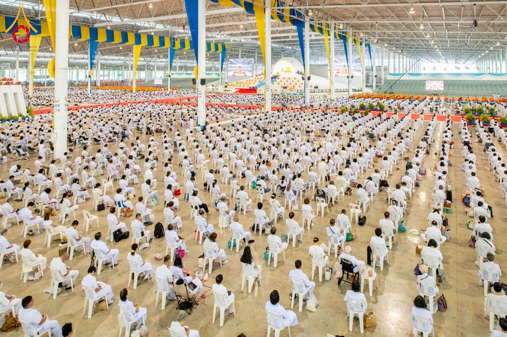 ภาพ No.318362:วันอาทิตย์ต้นเดือนที่ 5 เมษายน พ.ศ.2569 พิธีบูชาข้าวพระ ณ สภาธรรมกายสากล วัดพระธรรมกาย