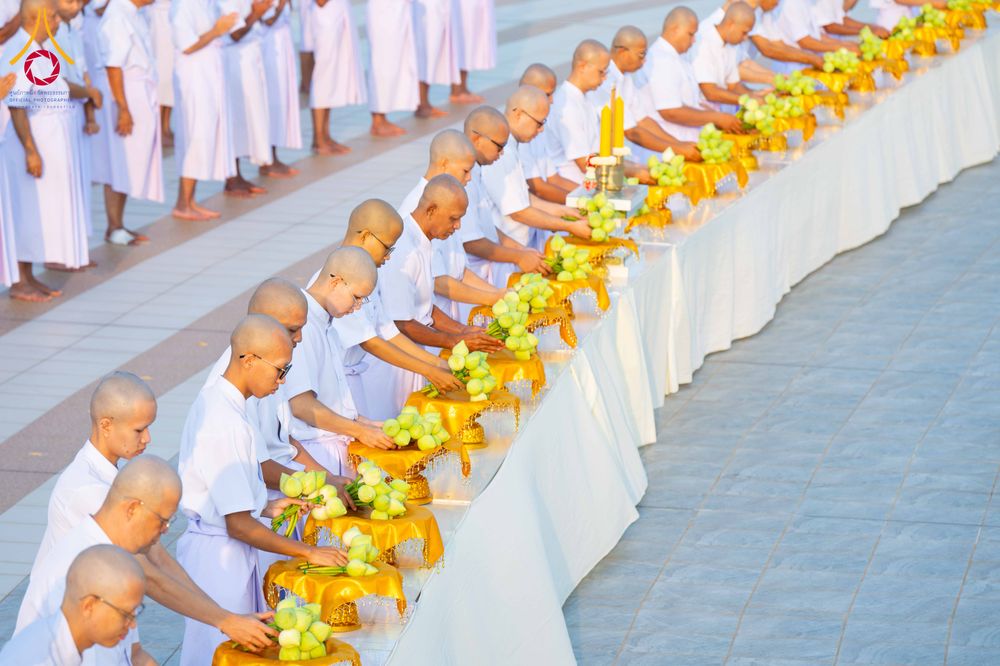 ภาพ No.320855:วันเสาร์ที่ 11 เมษายน พ.ศ.2569 พิธีเวียนประทักษิณ พิธีวันทาเจดีย์ โครงการอุปสมบทหมู่ บูชาธรรมหลวงพ่อธัมมชโย พ.ศ.2569 โครงการอุปสมบทหมู่ธรรมทายาท ระดับอุดมศึกษา รุ่น 53 (ภาคฤดูร้อน) ณ วัดพระธรรมกาย ปทุมธานี