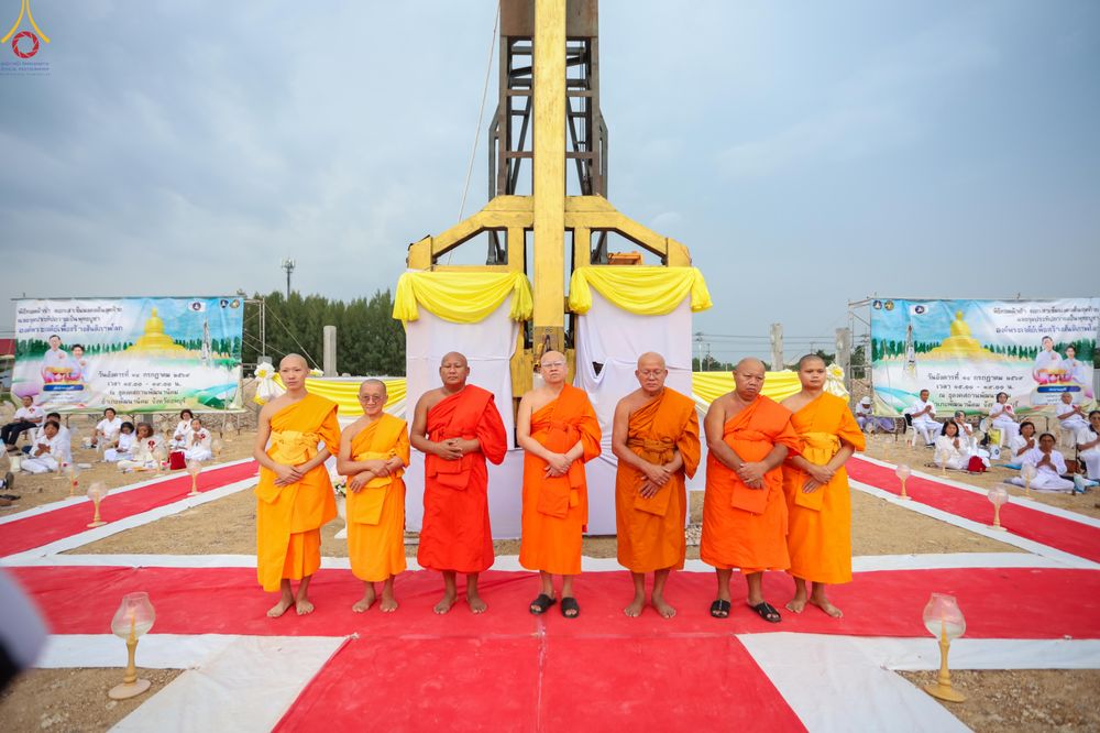 ภาพ No.339459:วันอังคารที่ 14  กรกฎาคม 2569 พิธีทอดผ้าป่าและพิธีตอกเสาเข็มมงคลต้นสุดท้าย องค์พระเจดีย์เพื่อสร้างสันติภาพโลก  ณ ธุดงคสถานพัฒนานิคม อ.พัฒนาพิคม จ.ลพบุรี