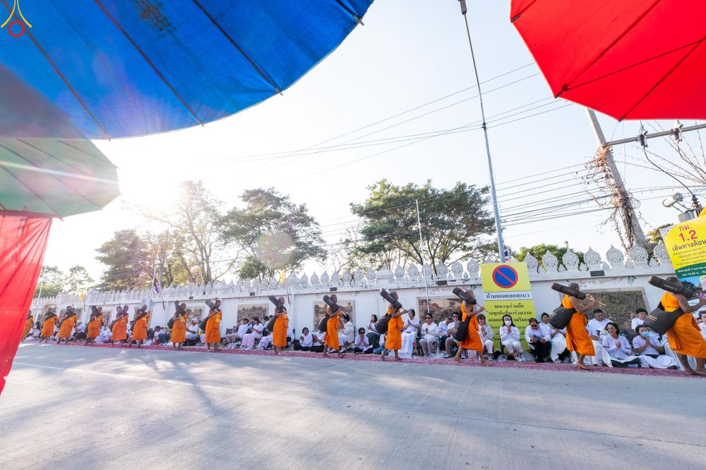 ภาพ No.292887:วันที่ 11 มกราคม พ.ศ. 2569 พิธีต้อนรับพระธรรมยาตรา ณ อนุสรณ์สถานลำดับที่ 3 สถานที่เกิดในเพศสมณะ วัดสองพี่น้อง อำเภอสองพี่น้อง จังหวัดสุพรรณบุรี ในโครงการธรรมยาตรา กตัญญูบูชา มหาปูชนียาจารย์ พระมงคลเทพมุนี(สด จนฺทสโร) พระผู้ปราบมาร อนุสรณ์สถาน 7 แห่ง ปีที