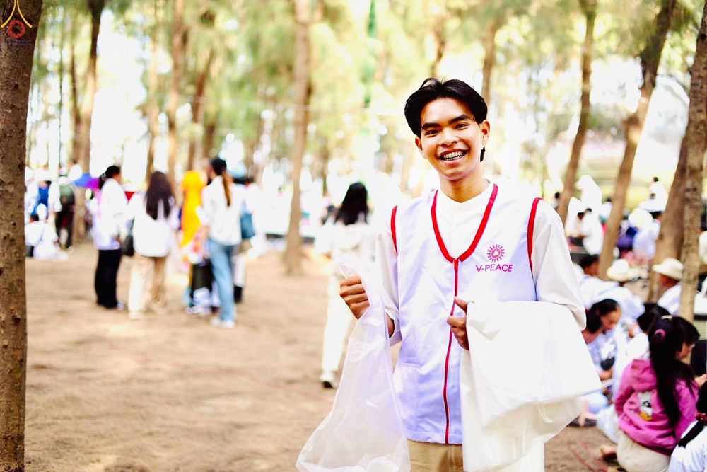 ภาพ No.296245:ภาพเบื้องหลังอาสาสมัครรวมใจ ชุดที่ 2 ในโครงการธรรมยาตรา กตัญญูบูชา มหาปูชนียาจารย์ พระมงคลเทพมุนี(สด จนฺทสโร) พระผู้ปราบมาร อนุสรณ์สถาน 7 แห่ง ปีที่ 14