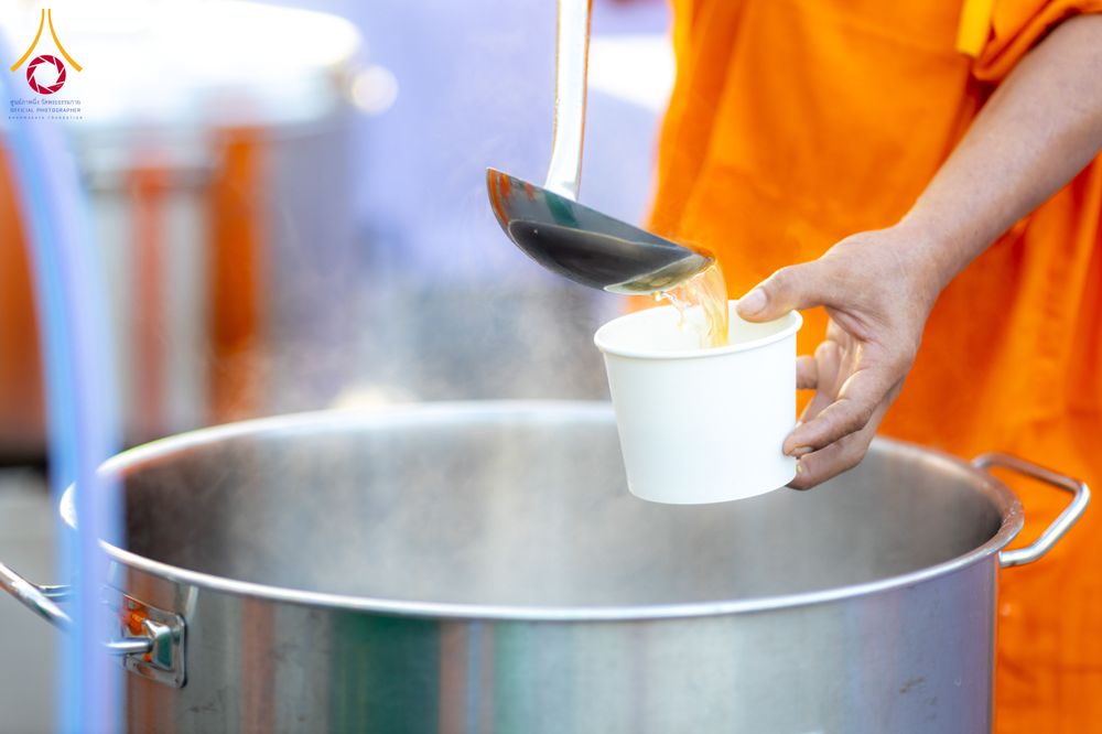 ภาพ No.288364:วันที่ 5 มกราคม พ.ศ. 2569 พิธีถวายภัตตาหารเป็นสังฆทาน แด่พระธรรมยาตรา ในโครงการธรรมยาตรา กตัญญูบูชา มหาปูชนียาจารย์ พระมงคลเทพมุนี(สด จนฺทสโร) พระผู้ปราบมาร อนุสรณ์สถาน 7 แห่ง ปีที่ 14 ณ อนุสรณ์สถานมหาวิหารพระมงคลเทพมุนี (โลตัสแลนด์) อ.สองพี่น้อง จ.สุพรร