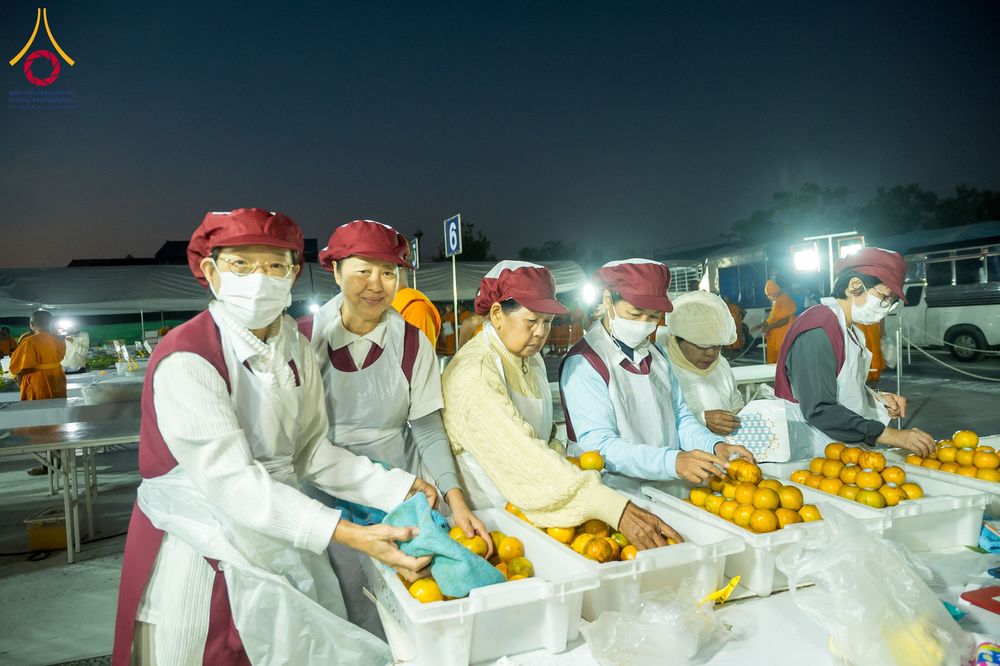 ภาพ No.290751:วันที่ 9 มกราคม พ.ศ. 2569 พิธีถวายภัตตาหารเป็นสังฆทาน แด่พระธรรมยาตรา ณ อนุสรณ์สถานคลองบางนางแท่น อ.สามพราน จ.นครปฐม ในโครงการธรรมยาตรา กตัญญูบูชา มหาปูชนียาจารย์ พระมงคลเทพมุนี(สด จนฺทสโร) พระผู้ปราบมาร อนุสรณ์สถาน 7 แห่ง ปีที่ 14