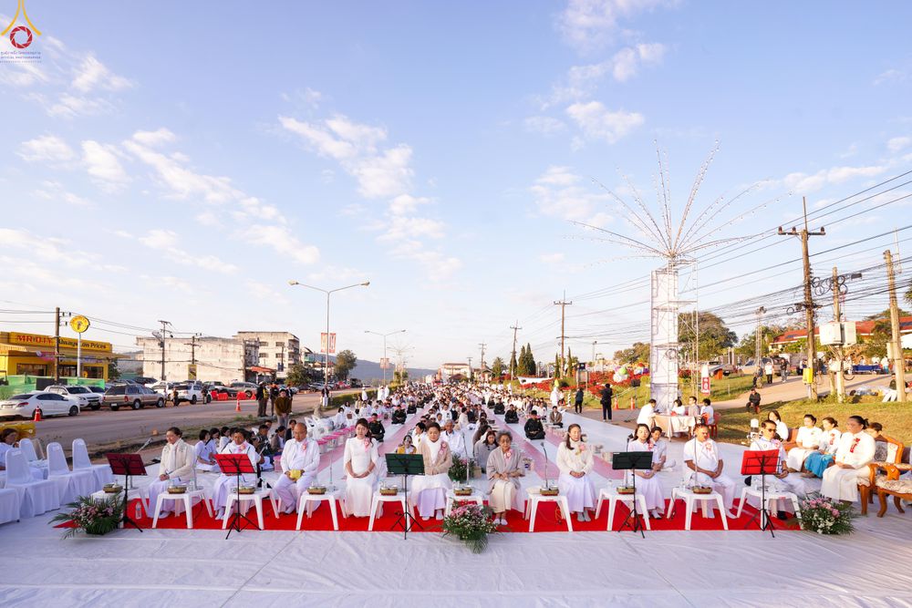 ภาพ No.281373:วันเสาร์ที่ 27 ธันวาคม พ.ศ.2568 พิธีตักบาตรพระ ๑,๐๐๐ รูป   เพื่อความเป็นสิริมงคลแก่ชีวิตและแผ่นดินไทย  มหากุศลครั้งยิ่งใหญ่แห่งปี ส่งท้ายปีเก่า ต้อนรับปีใหม่  ณ ถนนหน้าที่ว่าการอำเภอภูเรือ จังหวัดเลย