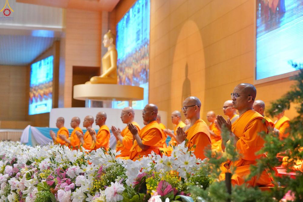 ภาพ No.311414:วันอาทิตย์ต้นเดือนที่ 1 มีนาคม พ.ศ.2569 พิธีตักบาตร และ พิธีบูชาข้าวพระ ณ สภาธรรมกายสากล วัดพระธรรมกาย