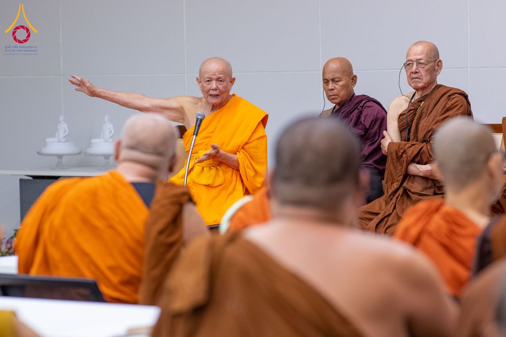 ภาพ No.324847:วันพฤหัสบดีที่ 23 เมษายน พ.ศ.2569  หลวงพ่อทัตตชีโว รองเจ้าอาวาสวัดพระธรรมกาย ถวายการต้อนรับและปฏิสันถารคณะชาวเมียนมาและคณะไทยใหญ่