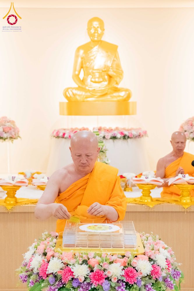 ภาพ No.319162:วันที่ 29 มีนาคม พ.ศ.2569 พิธีอัญเชิญรูปหล่อพระมงคลเทพมุนี (สด จนฺทสโร) ประดิษฐาน ณ ห้องปฏิบัติธรรม “มงคลรัตนโชติ”  วัดพระธรรมกายชิคาโก ประเทศสหรัฐอเมริกา