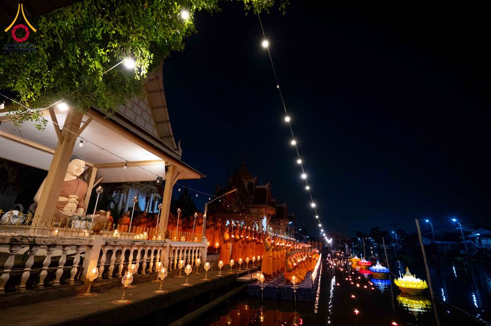 ภาพ No.297463:วันที่ 16 มกราคม พ.ศ. 2569 พิธีลอยประทีปธรรมถวายเป็นพุทธบูชา และบูชาธรรมมหาปูชนียาจารย์  ณ วัดโบสถ์บน ต.บางคูเวียง จ.นนทบุรี อนุสรณ์สถานลำดับที่ 4 สถานที่เกิดด้วยกายธรรม ในโครงการธรรมยาตรา กตัญญูบูชา มหาปูชนียาจารย์ พระมงคลเทพมุนี(สด จนฺทสโร) พระผู้ปราบม