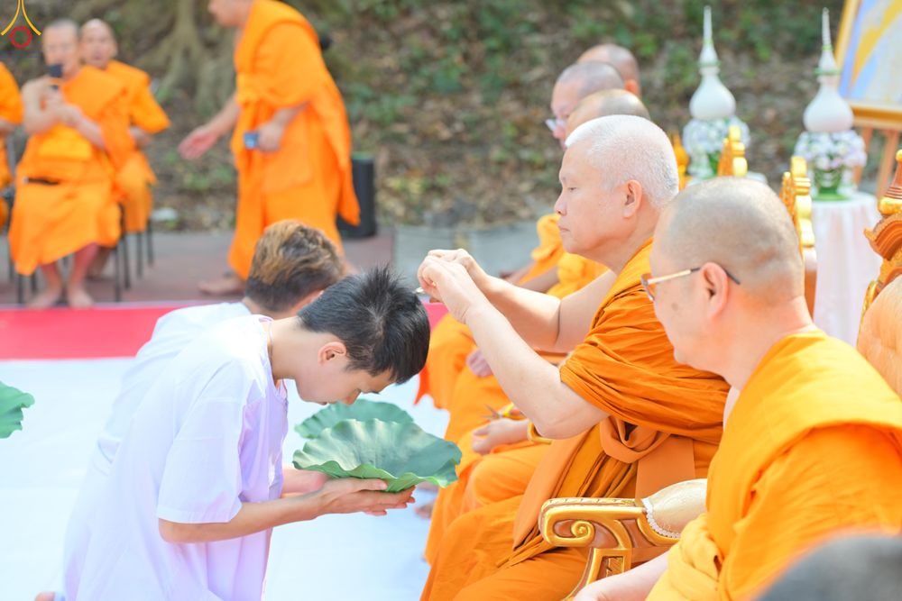 ภาพ No.280784:วันที่ 27 ธันวาคม พ.ศ. 2568  พิธีปลงผมนาคธรรมทายาท โครงการอุปสมบทหมู่บูชาธรรม 81 ปี หลวงพ่อธัมมชโย  ณ สมาคมพุทธ เขตตงช้ง ฮ่องกง