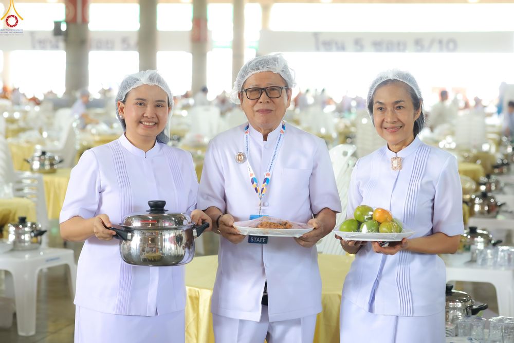 ภาพ No.325799:วันที่ 22 เมษายน พ.ศ.2569(วันคุ้มครองโลก) งานถวายมหาสังฆทาน 40,000 กว่าวัดทั่วประเทศ เจ้าหน้าที่ สาธุชน ร่วมใจจัดเตรียมภัตตาหารเพล (ชุด 2)