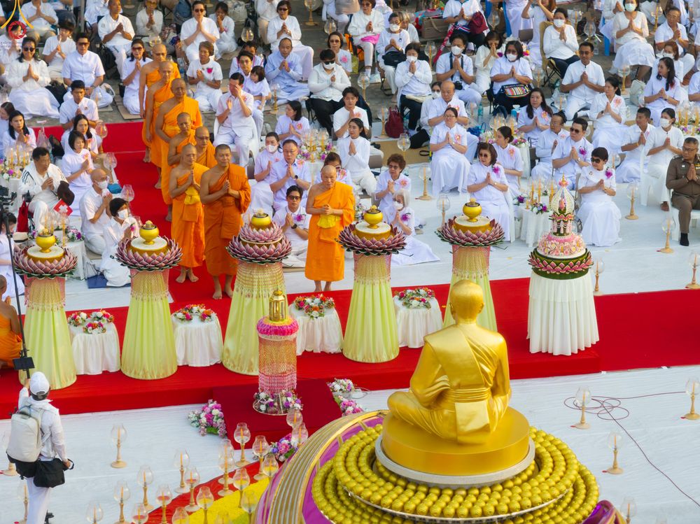 ภาพ No.296832:วันที่ 17 มกราคม พ.ศ. 2569 พิธีจุดประทีปถวายเป็นพุทธบูชา และบูชาธรรมมหาปูชนียาจารย์  ณ วัดโบสถ์บน ต.บางคูเวียง จ.นนทบุรี อนุสรณ์สถานลำดับที่ 4 สถานที่เกิดด้วยกายธรรม ในโครงการธรรมยาตรา กตัญญูบูชา มหาปูชนียาจารย์ พระมงคลเทพมุนี(สด จนฺทสโร) พระผู้ปราบมาร อ