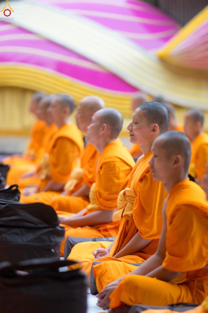 ภาพ No.288411:วันที่ 4 มกราคม พ.ศ. 2569 พระธรรมยาตราปฏิบัติธรรม และถ่ายภาพหมู่ประวัติศาสตร์ ในโครงการธรรมยาตรา กตัญญูบูชา มหาปูชนียาจารย์ พระมงคลเทพมุนี(สด จนฺทสโร) พระผู้ปราบมาร อนุสรณ์สถาน 7 แห่ง ปีที่ 14 ณ อนุสรณ์สถานมหาวิหารพระมงคลเทพมุนี (โลตัสแลนด์) อ.สองพี่น้อง