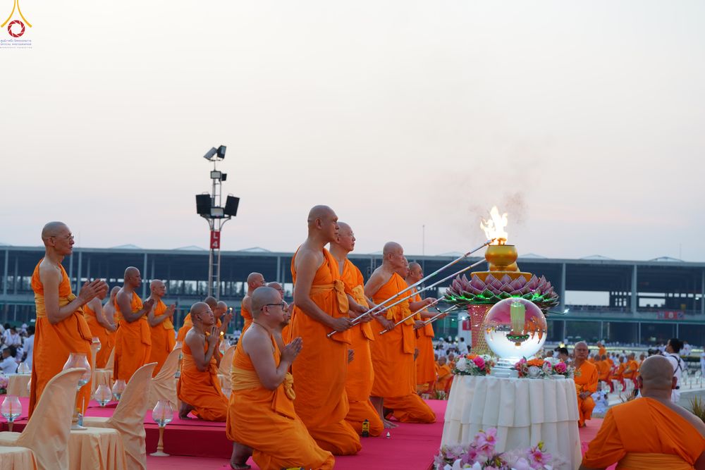 ภาพ No.307921:วันที่ 31 มกราคม พ.ศ. 2569 พิธีจุดประทีปธรรมถวายเป็นพุทธบูชา  และบูชาธรรมมหาปูชนียาจารย์ (ภาพชุดที่ 2) ณ วัดพระธรรมกาย ปทุมธานี ในโครงการธรรมยาตรา กตัญญูบูชา มหาปูชนียาจารย์ พระมงคลเทพมุนี(สด จนฺทสโร) พระผู้ปราบมาร อนุสรณ์สถาน 7 แห่ง ปีที่ 14