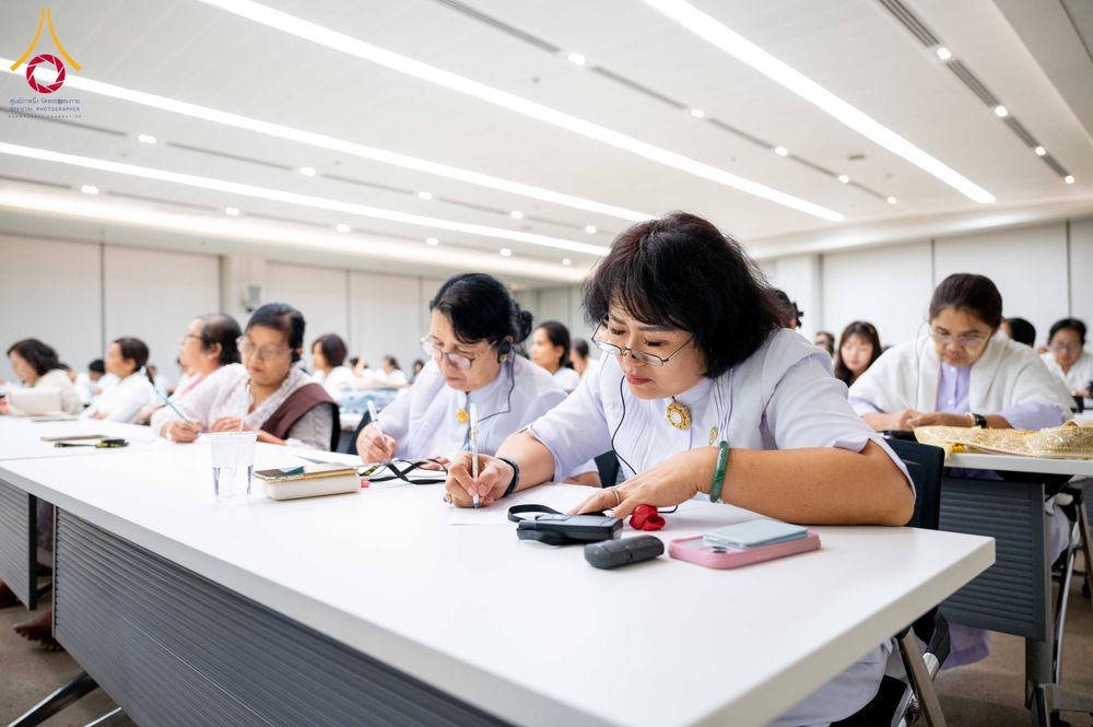 ภาพ No.313129:วันที่ 4 มีนาคม พ.ศ. 2559 หลวงพ่อทัตตชีโว รองเจ้าอาวาสวัดพระธรรมกาย ได้เมตตาถวายการต้อนรับปฏิสันถารพระอาคันตุกะจาก 19 ประเทศ ที่เดินทางมาร่วมงานวันมาฆบูชา ณ วัดพระธรรมกาย