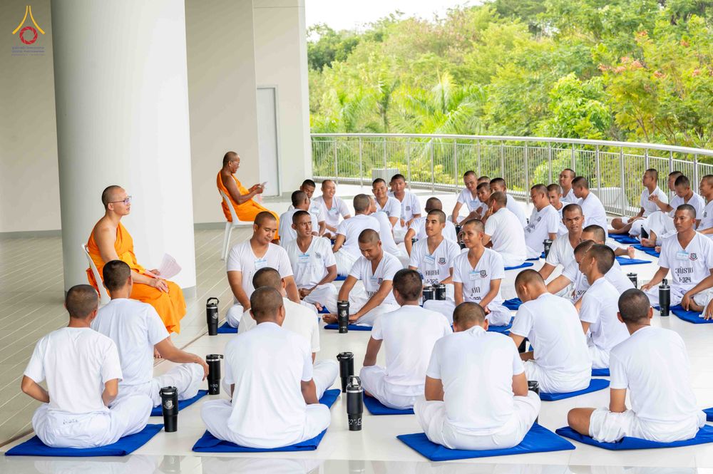 ภาพ No.341104:วันที่ 26 กรกฎาคม พ.ศ. 2569 โครงการพัฒนาคุณธรรม จริยธรรม สำหรับนักเรียนนายสิบตำรวจ (นสต.) รุ่นที่ 17 ศูนย์ฝึกอบรมตำรวจภูธรภาค 1 ได้จัดกิจกรรม ตักบาตรเพื่อน้อมอุทิศถวายเพื่อเป็นพระราชกุศลฯ  และปฏิบัติธรรม ติวธรรมมะ ณ ศูนย์ปฏิบัติธรรมเวิล์ดพีช วัลเล่ย์ (Wo