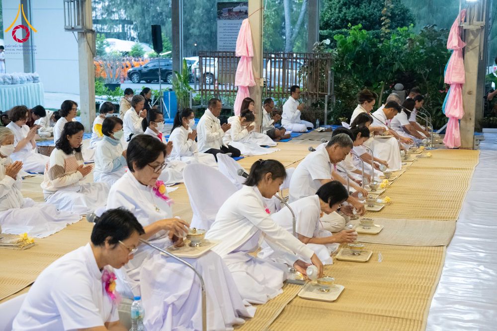 ภาพ No.293497:วันที่ 13 มกราคม พ.ศ. 2569 พิธีถวายภัตตาหารเป็นสังฆทาน แด่พระธรรมยาตรา ณ อนุสรณ์สถานมหาวิหารพระมงคลเทพมุนี (โลตัสแลนด์) อ.สองพี่น้อง จ.สุพรรณบุรี ในโครงการธรรมยาตรา กตัญญูบูชา มหาปูชนียาจารย์ พระมงคลเทพมุนี(สด จนฺทสโร) พระผู้ปราบมาร อนุสรณ์สถาน 7 แห่ง ปี