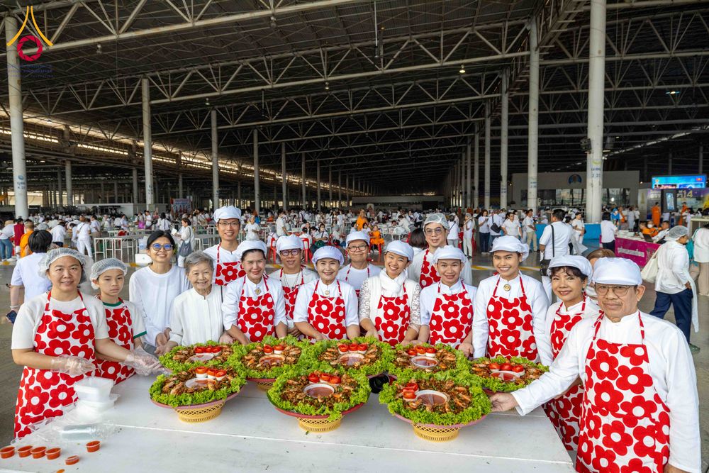 ภาพ No.306866:วันที่ 31 มกราคม พ.ศ. 2569 พิธีถวายภัตตาหารเป็นสังฆทาน แด่พระธรรมยาตรา ณ วัดพระธรรมกาย  จังหวัดปทุมธานี ในโครงการธรรมยาตรา กตัญญูบูชา มหาปูชนียาจารย์ พระมงคลเทพมุนี(สด จนฺทสโร) พระผู้ปราบมาร อนุสรณ์สถาน 7 แห่ง ปีที่ 14