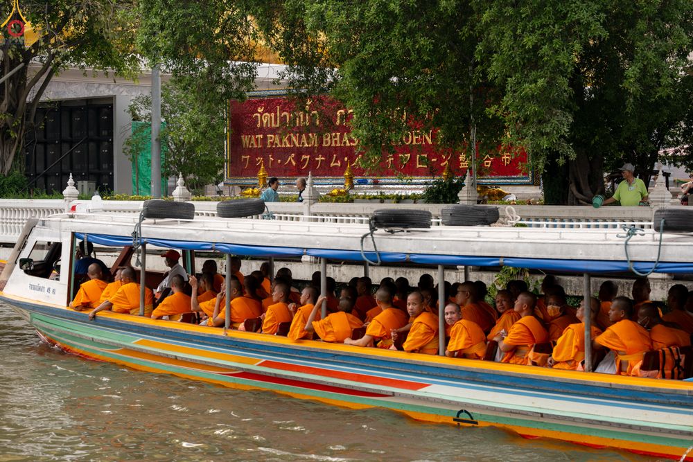 ภาพ No.299948:วันที่ 22 มกราคม พ.ศ.2569 พระธรรมยาตราปฏิบัติธรรม และถ่ายภาพหมู่ประวัติศาสตร์ ณ อาคารธรรมยาตรา กตัญญูบูชามหาปูชนียาจารย์  ตรงข้ามวัดปากน้ำภาษีเจริญ จ.กรุงเทพมหานคร ในโครงการธรรมยาตรา กตัญญูบูชา มหาปูชนียาจารย์ พระมงคลเทพมุนี(สด จนฺทสโร) พระผู้ปราบมาร อนุ