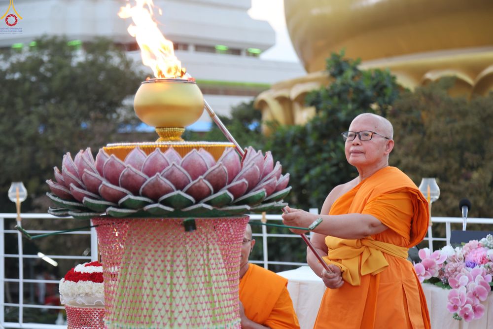 ภาพ No.302869:วันที่ 24 มกราคม พ.ศ. 2569 พิธีจุดประทีปธรรมถวายเป็นพุทธบูชา  และบูชาธรรมมหาปูชนียาจารย์  ณ อาคารธรรมยาตรา กตัญญูบูชามหาปูชนียาจารย์  ตรงข้ามวัดปากน้ำภาษีเจริญ จ.กรุงเทพมหานคร ในโครงการธรรมยาตรา กตัญญูบูชา มหาปูชนียาจารย์ พระมงคลเทพมุนี(สด จนฺทสโร) พระผู