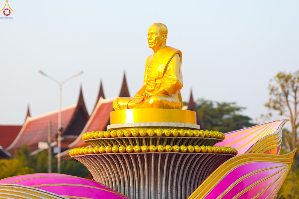 ภาพ No.294410:วันที่ 14 มกราคม พ.ศ. 2569 พิธีตักบาตรพระธรรมยาตรา ณ วัดสองพี่น้อง ต.ต้นตาล อ.สองพี่น้อง จ.สุพรรณบุรี ในโครงการธรรมยาตรา กตัญญูบูชา มหาปูชนียาจารย์ พระมงคลเทพมุนี(สด จนฺทสโร) พระผู้ปราบมาร อนุสรณ์สถาน 7 แห่ง ปีที่ 14
